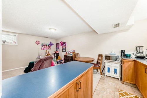 307 Mt Lorette Place Se, Calgary, AB 
