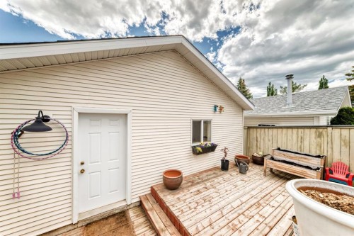 307 Mt Lorette Place Se, Calgary, AB 