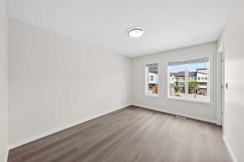 4 Walden Walk Se, Calgary, AB 
