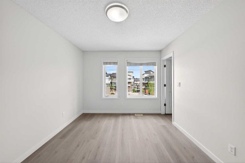 4 Walden Walk Se, Calgary, AB 