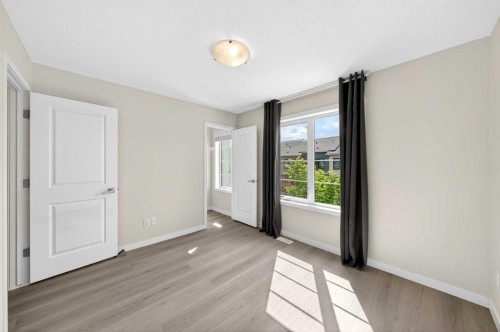 4 Walden Walk Se, Calgary, AB 