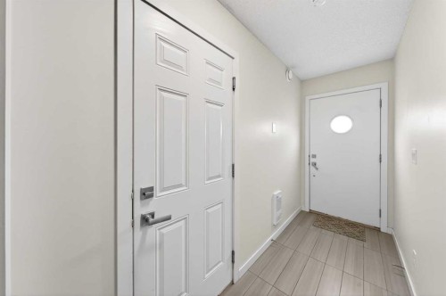 4 Walden Walk Se, Calgary, AB 