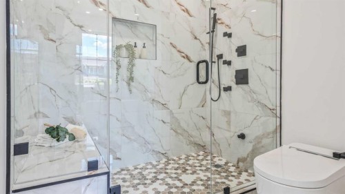 8926 34 Avenue, Calgary, AB 