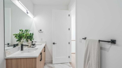 8926 34 Avenue, Calgary, AB 