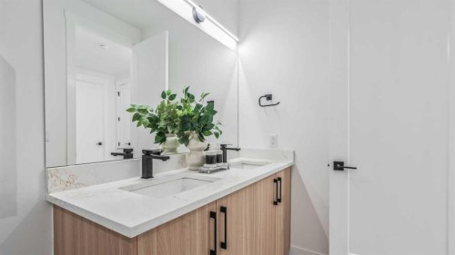 8926 34 Avenue, Calgary, AB 