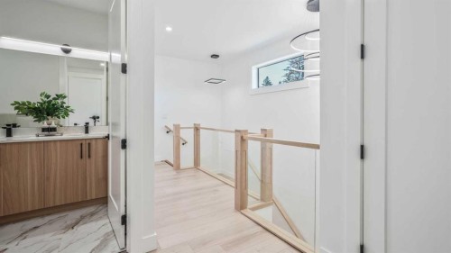 8926 34 Avenue, Calgary, AB 
