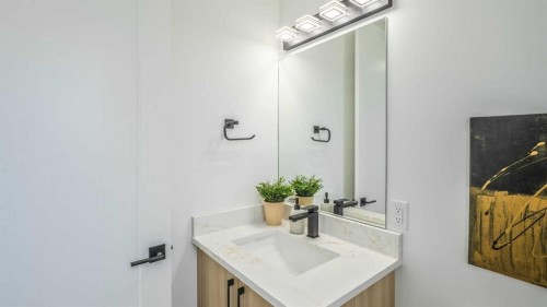 8926 34 Avenue, Calgary, AB 