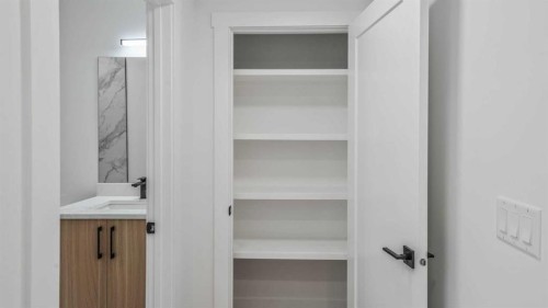 8926 34 Avenue, Calgary, AB 