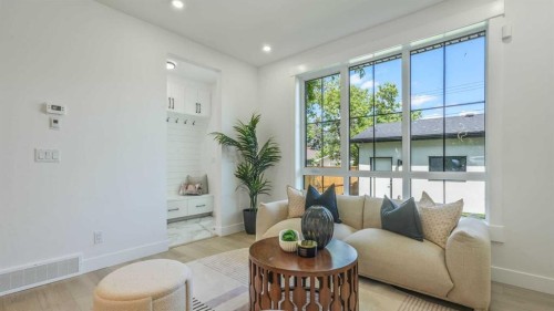 8926 34 Avenue, Calgary, AB 