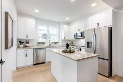1510 Rangeview Drive Se, Calgary, AB - Indoor Photo Showing Kitchen With Upgraded Kitchen