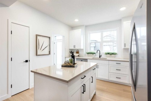 1510 Rangeview Drive Se, Calgary, AB - Indoor Photo Showing Kitchen