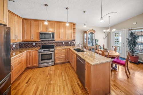 180 Hidden Vale Close Nw, Calgary, AB 