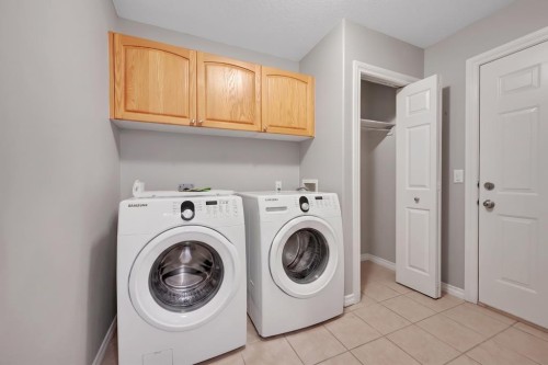 8 Valley Creek Crescent Nw, Calgary, AB - Indoor Photo Showing Laundry Room