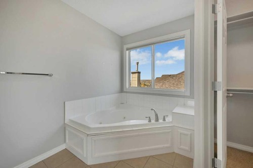 8 Valley Creek Crescent Nw, Calgary, AB - Indoor Photo Showing Bathroom