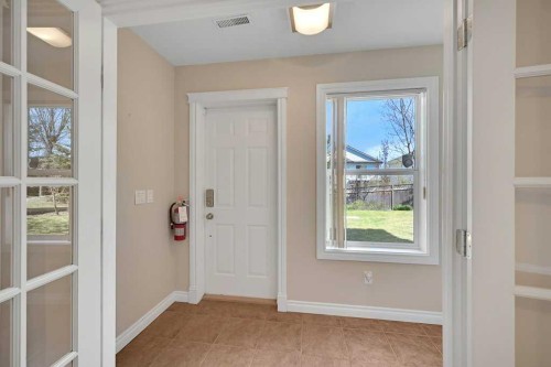 8 Valley Creek Crescent Nw, Calgary, AB - Indoor Photo Showing Other Room