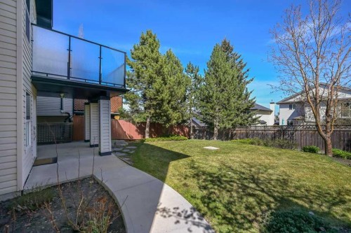 8 Valley Creek Crescent Nw, Calgary, AB - Outdoor