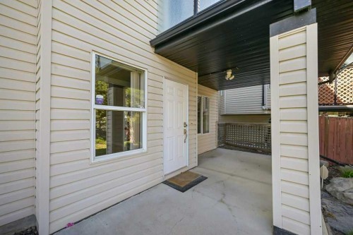 8 Valley Creek Crescent Nw, Calgary, AB - Outdoor With Exterior