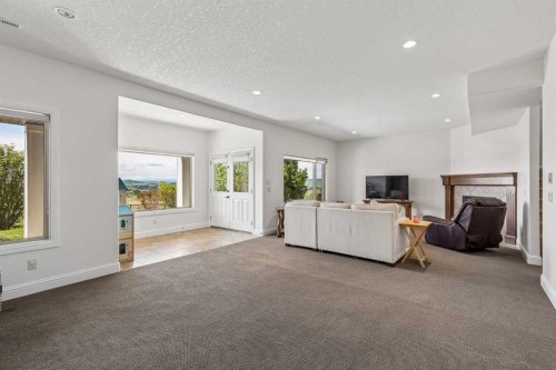 31 Sunset Point, Cochrane, AB 