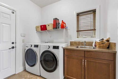 31 Sunset Point, Cochrane, AB 