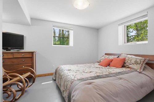 34 Oak Avenue, Okotoks, AB 