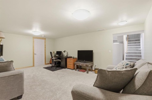 34 Oak Avenue, Okotoks, AB 