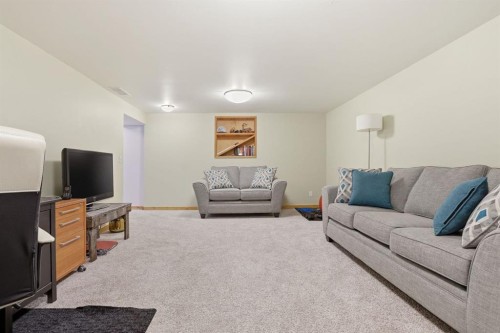 34 Oak Avenue, Okotoks, AB 