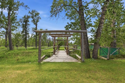 34 Oak Avenue, Okotoks, AB 