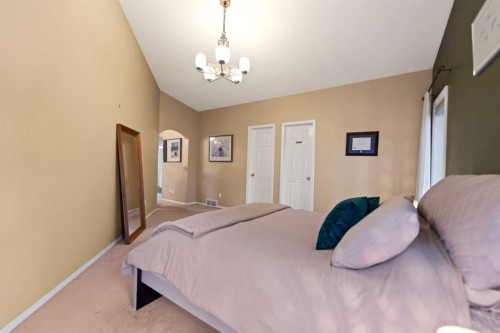 13 Somerset Gate Sw, Calgary, AB 