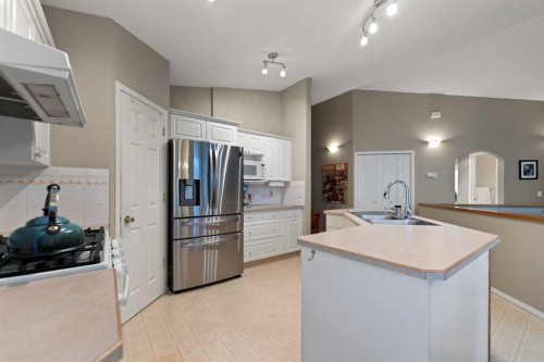 13 Somerset Gate Sw, Calgary, AB 