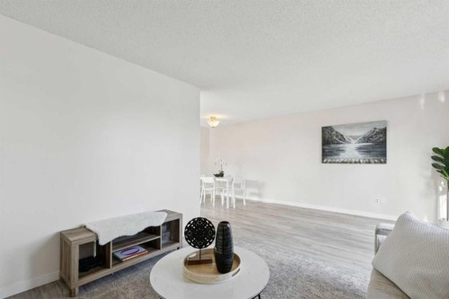 1121 Berkley Drive Nw, Calgary, AB - Indoor
