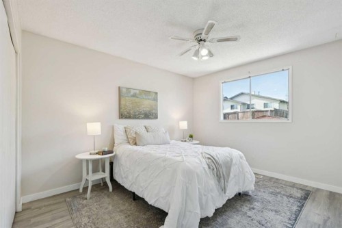 1121 Berkley Drive Nw, Calgary, AB - Indoor Photo Showing Bedroom