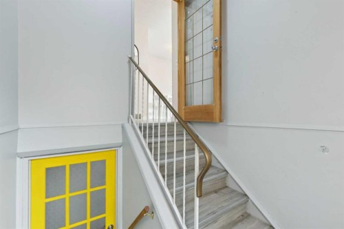 1121 Berkley Drive Nw, Calgary, AB - Indoor Photo Showing Other Room