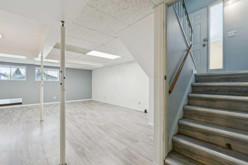 1121 Berkley Drive Nw, Calgary, AB - Indoor Photo Showing Other Room