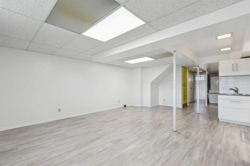 1121 Berkley Drive Nw, Calgary, AB - Indoor