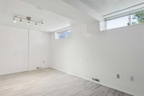 1121 Berkley Drive Nw, Calgary, AB - Indoor Photo Showing Other Room