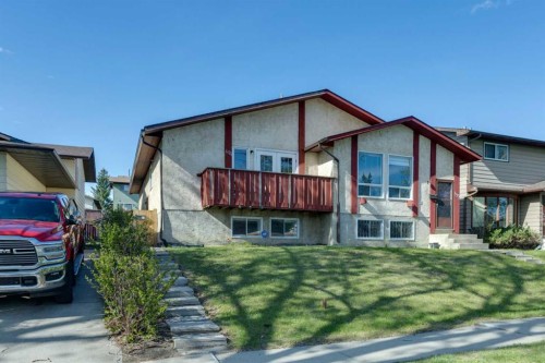 1121 Berkley Drive Nw, Calgary, AB - Outdoor