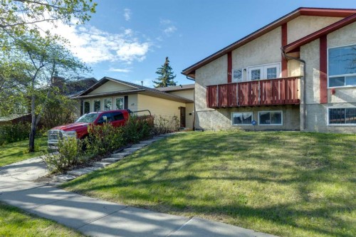 1121 Berkley Drive Nw, Calgary, AB - Outdoor With Deck Patio Veranda