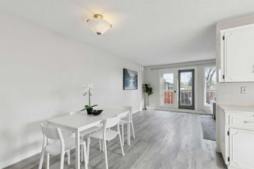 1121 Berkley Drive Nw, Calgary, AB - Indoor