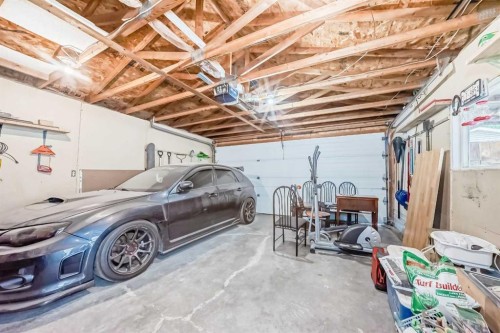 16 Martinridge Way, Calgary, AB 
