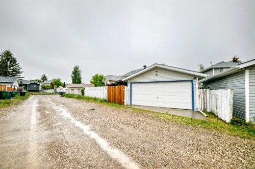 16 Martinridge Way, Calgary, AB 