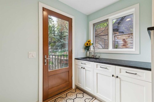 3013 Montcalm Crescent Sw, Calgary, AB - Indoor Photo Showing Other Room