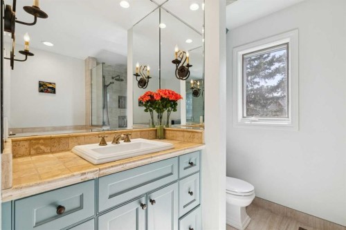 3013 Montcalm Crescent Sw, Calgary, AB - Indoor Photo Showing Bathroom