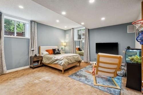 3013 Montcalm Crescent Sw, Calgary, AB - Indoor Photo Showing Bedroom