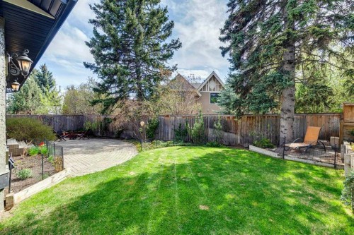 3013 Montcalm Crescent Sw, Calgary, AB - Outdoor With Backyard