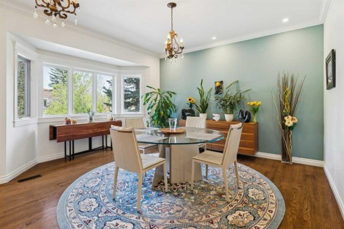 3013 Montcalm Crescent Sw, Calgary, AB - Indoor Photo Showing Dining Room