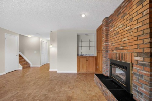 19 Deercrest Way Se, Calgary, AB 