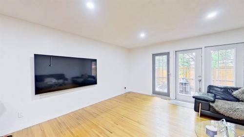 101-1305 Glenmore Trail, Calgary, AB - Indoor Photo Showing Living Room