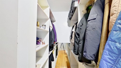 101-1305 Glenmore Trail, Calgary, AB - Indoor With Storage