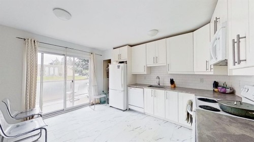 101-1305 Glenmore Trail, Calgary, AB - Indoor Photo Showing Kitchen