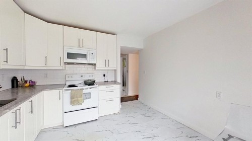 101-1305 Glenmore Trail, Calgary, AB - Indoor Photo Showing Kitchen